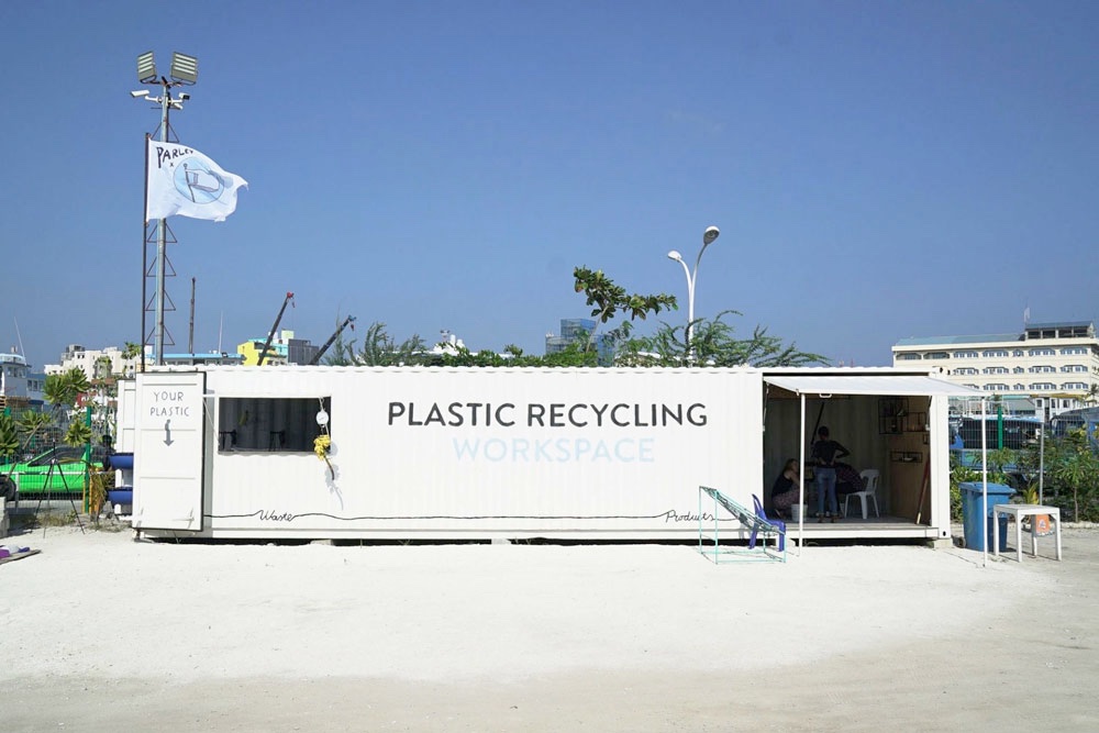 Plastic recycling container

